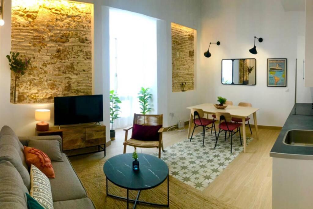 Gatu Premium Villa Libertad, Preferente Mayores De 25 Anos Y Familias 카디스 외부 사진