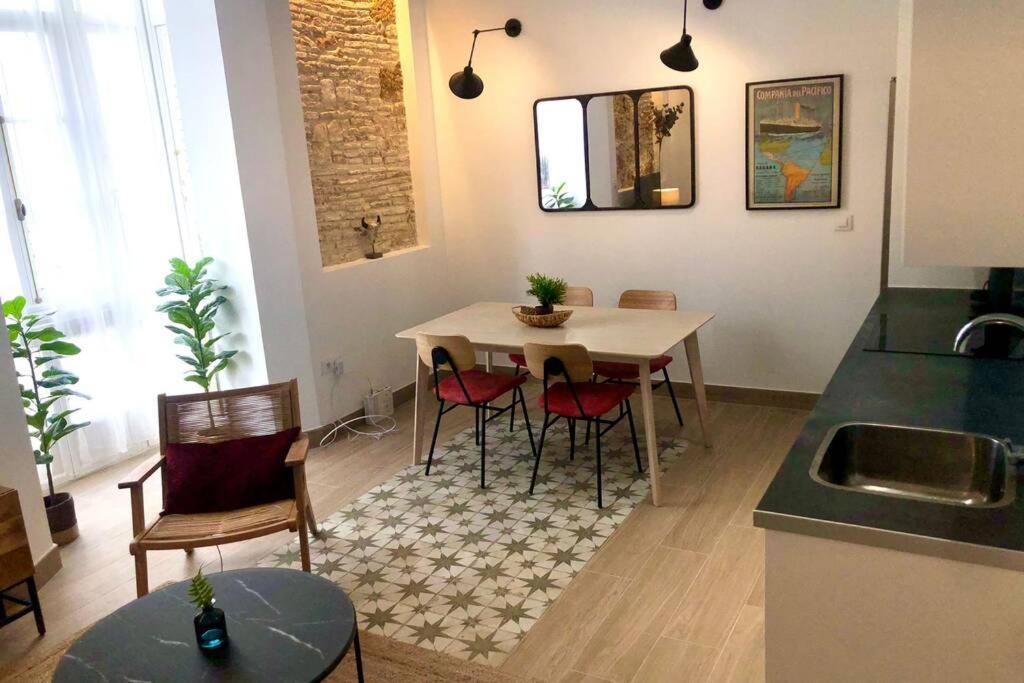 Gatu Premium Villa Libertad, Preferente Mayores De 25 Anos Y Familias 카디스 외부 사진